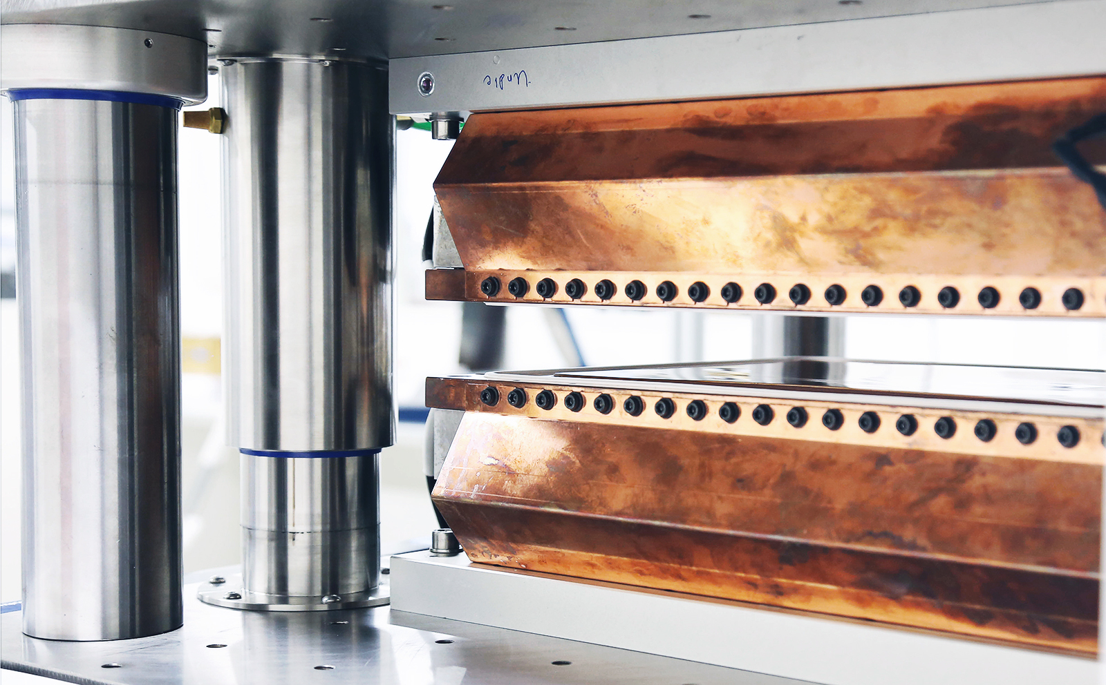 TC TECH lanserar uppgraderat verktyg för sitt produktionssystem som kan tillverka optiska filmer till 17-tums bildskärmar